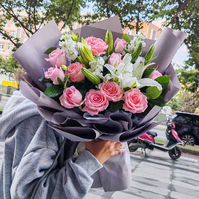 盐城11朵戴安娜粉玫瑰百合，与你一起追逐梦想
