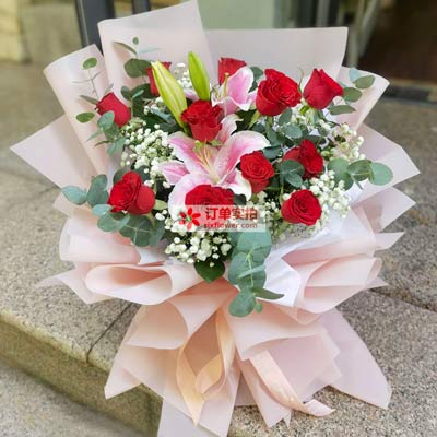 盐城11朵红玫瑰百合，全世界里只有一个你